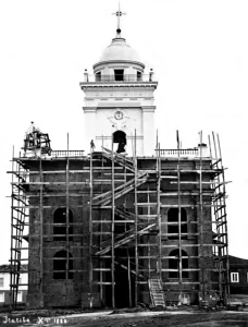 construção da torre da Matriz (hoje Basílica Menor de Nossa Senhora do Belém) em 1880 são alguns dos registros curiosos da história itatibense que poderão ser conferidos na nova mostra do Museu, que estreia no 29 de Abril